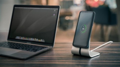 XVIDA (POWER 2) Wireless Charging Desk Stand - Ładowarka indukcyjna Qi 7.5W na biurko, aluminium (srebrny) XVIDA (POWER 2) Wireless Charging Desk Stand - Ładowarka indukcyjna Qi 7.5W na biurko, aluminium (srebrny)