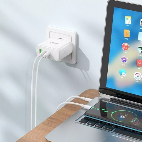 Hoco Ładowarka sieciowa HOCO 2 x Typ C + USB A QC PD 65W GaN Biała Hoco Ładowarka sieciowa HOCO 2 x Typ C + USB A QC PD 65W GaN Biała