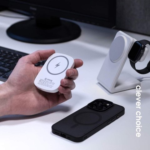 Crong MagSpot Power Bank - Bezprzewodowy power bank ultra slim z MagSafe 5000mAh, USB-C 20W PD (biały) Crong MagSpot Power Bank - Bezprzewodowy power bank ultra slim z MagSafe 5000mAh, USB-C 20W PD (biały)