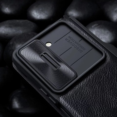 Nillkin Skórzane etui z klapką i osłoną aparatu do Samsung Galaxy Z Fold 5 Nillkin Qin Leather Pro - czarne Nillkin Skórzane etui z klapką i osłoną aparatu do Samsung Galaxy Z Fold 5 Nillkin Qin Leather Pro - czarne