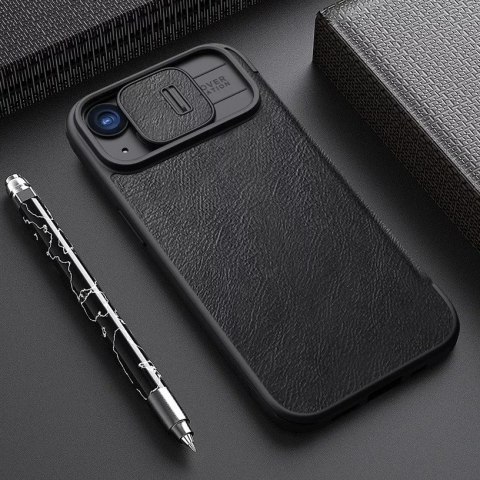 Nillkin Skórzane etui z klapką osłoną aparatu do iPhone 15 Pro Max Nillkin Qin Pro Leather - czarne Nillkin Skórzane etui z klapką osłoną aparatu do iPhone 15 Pro Max Nillkin Qin Pro Leather - czarne
