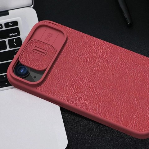 Nillkin Skórzane etui z klapką osłoną aparatu do iPhone 15 Pro Max Nillkin Qin Pro Leather - czarne Nillkin Skórzane etui z klapką osłoną aparatu do iPhone 15 Pro Max Nillkin Qin Pro Leather - czarne