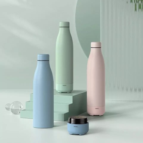Remax Remax bezprzewodowy głośnik bluetooth 5.0 z termosem kubkiem termicznym 500ml niebieski (RB-M5) Remax Remax bezprzewodowy głośnik bluetooth 5.0 z termosem kubkiem termicznym 500ml niebieski (RB-M5)